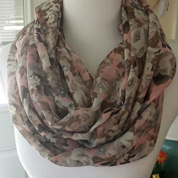 𝅺CIRCLE Scarf - Picture 1 of 3